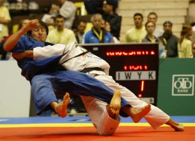 ec_2004_4_t400.jpg
